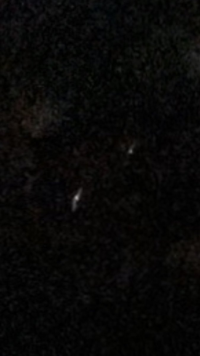 jrette91's tweet photo. What’s going on with these people.. 
nobody outside walked by that part of driveway but on phone they are there https://t.co/KfzYTC1WCv