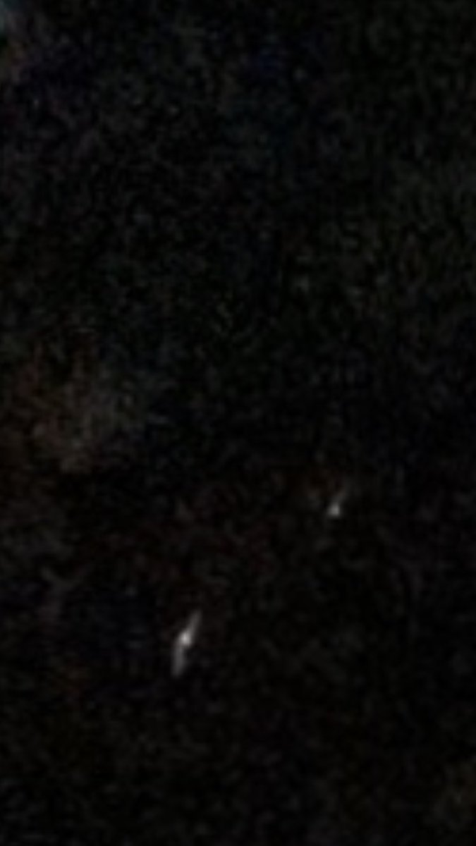 jrette91's tweet photo. What’s going on with these people.. 
nobody outside walked by that part of driveway but on phone they are there https://t.co/KfzYTC1WCv