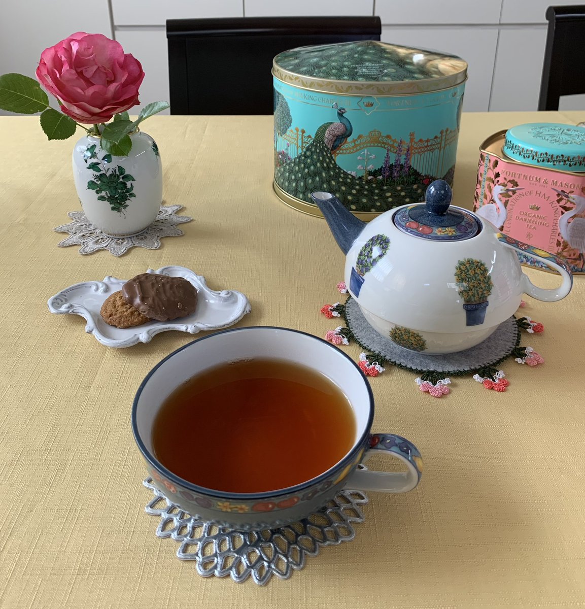 Lemon_lime103's tweet image. クッキー缶
もう二段目に…
三段あるからと勝手に思っていたら　オルゴールの段だった🙄
無くなったら　焼いて入れよう🍪 

#teatime 
#teaforone
#fortnumandmason