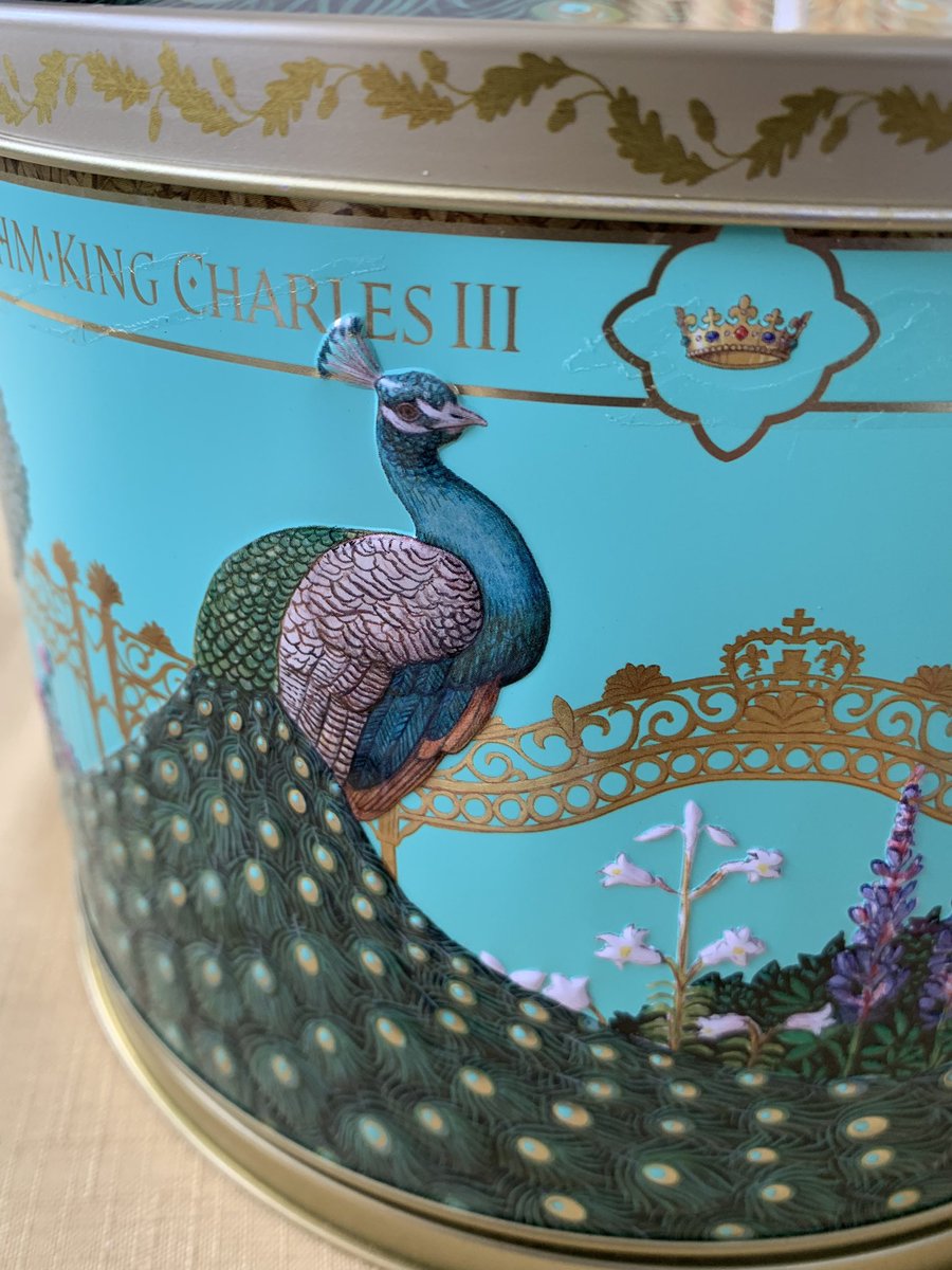 Lemon_lime103's tweet image. クッキー缶
もう二段目に…
三段あるからと勝手に思っていたら　オルゴールの段だった🙄
無くなったら　焼いて入れよう🍪 

#teatime 
#teaforone
#fortnumandmason