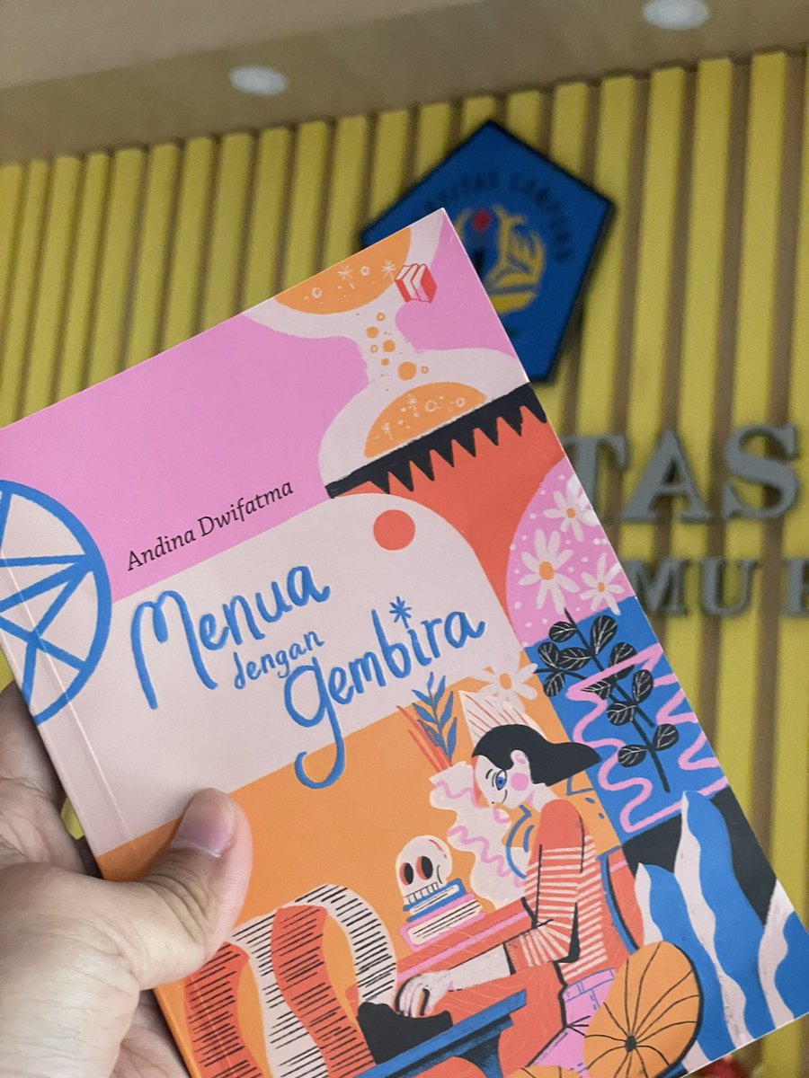 vitofrasetya's tweet photo. kampus masih sepi dan saya ingin gembira, dengan membaca bukunya @andinadwifatma 😁 https://t.co/ewNN8vPyFl