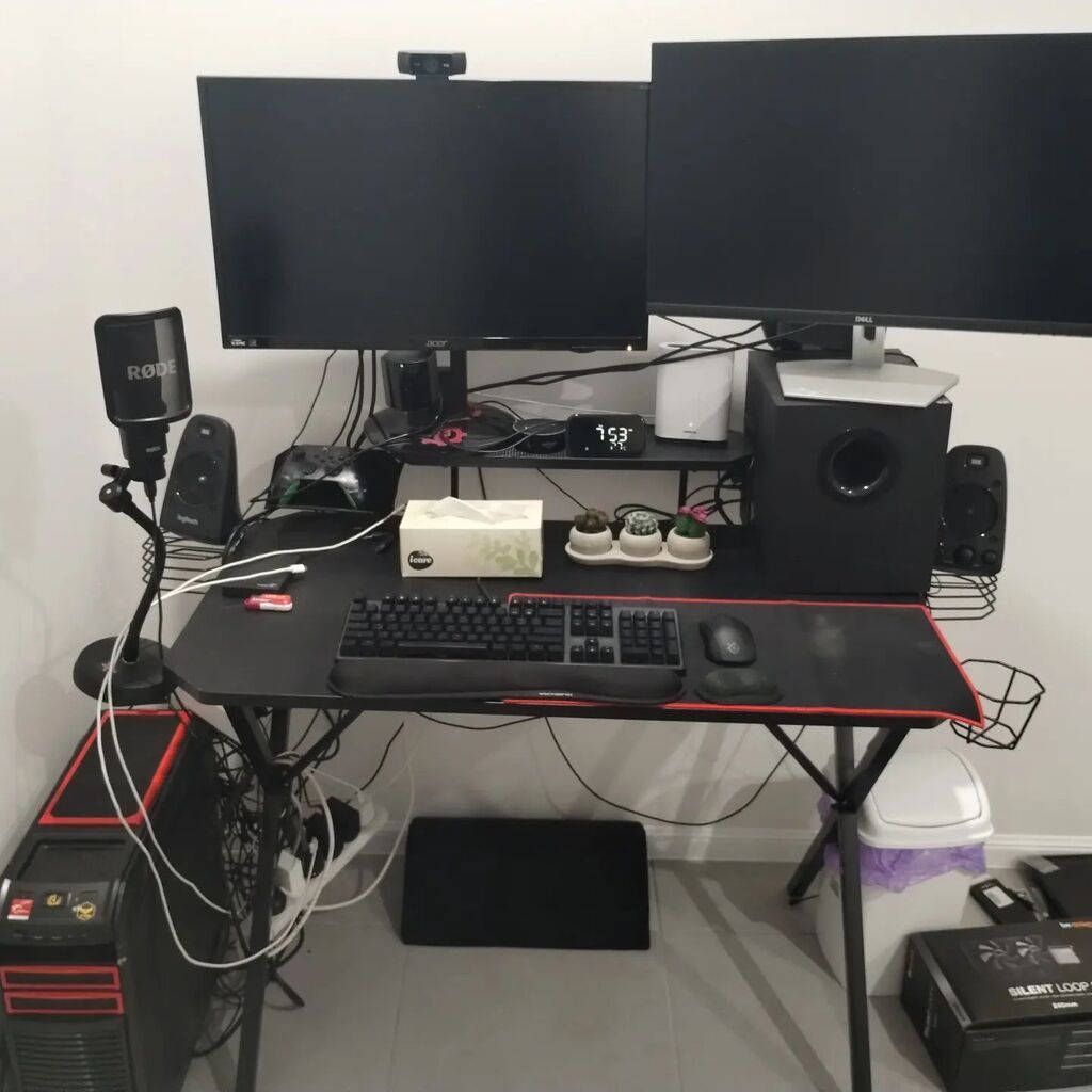 BizGamr's tweet photo. Ready to get my game on now that my PC is fixed by getting a replacement CPU fan cooler. #gaming #pc #pcmasterrace #games #game https://t.co/ZUOrx8G205 https://t.co/6WAz98qg0L
