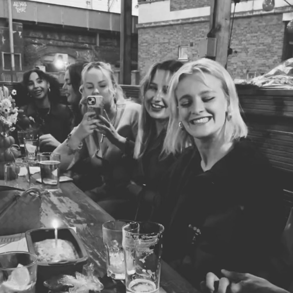 ‘ 𝐌𝐀𝐊𝐄 𝐌𝐄 𝐅𝐄𝐄𝐋 𝐋𝐈𝐊𝐄 𝐀 𝐆𝐎𝐃. tweet media