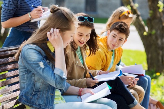 ¿Cuáles son los principales obstáculos en la relación de los #jóvenes y la #lectura? Ficha del Laboratorio Contemporáneo de Fomento de la Lectura #LCFL de la @fundacionGSR Conclusiones obtenidas a partir de una investigación con jóvenes de 15 y 16 años. eye.boletines.fundaciongsr.org/m2?r=wAXNA3a4N…