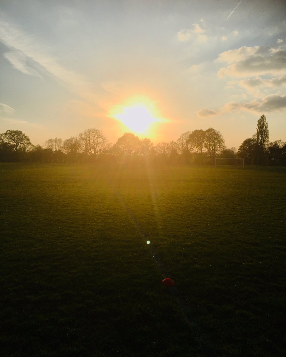 You know I love a sun shot #fields #sundown #sunshine #sunset #intothesun #evening #greatermanchester #brightness #loveit #sportsground #eveningsession #rugbytraining #lionstalentpathway