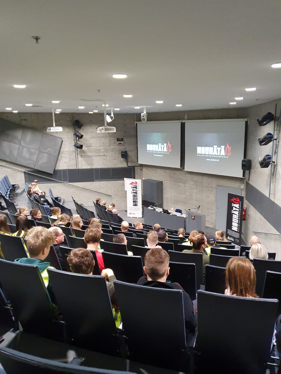 #nouhätä!-loppukilpailu lähti käyntiin <a href="/Pelastusopisto/">Pelastusopisto</a> rehtorin, opiskelijoiden ja <a href="/SPEK_ry/">SPEK</a> tervehdyksellä. Jännittävä kilpailupäivä luvassa! #nouhätäfinaali #pelastustaidot