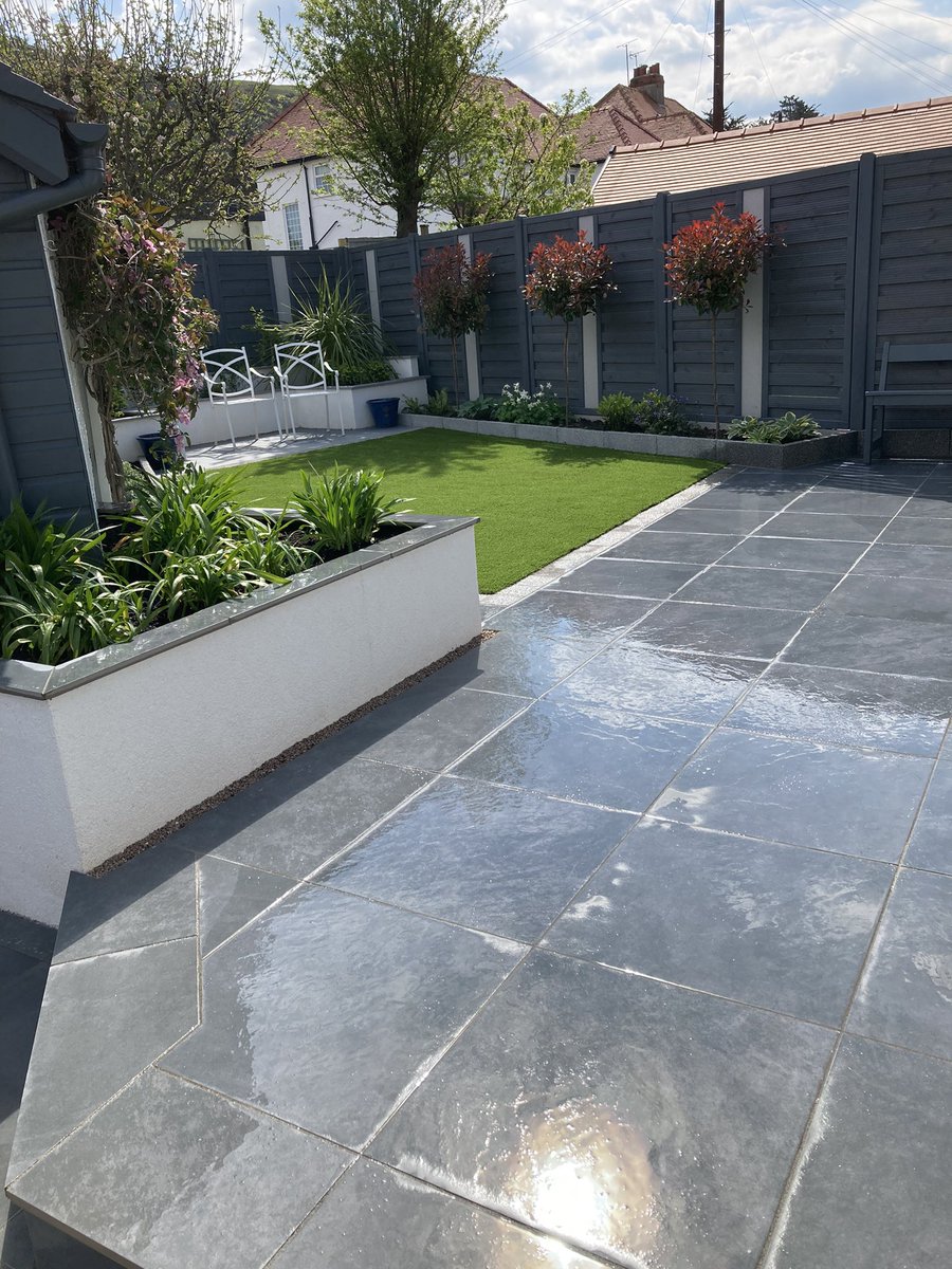 Contemporary garden installation recently completed #marshallsregister #marshallsbestbyfar
#porcelainpaving
 #landscaping