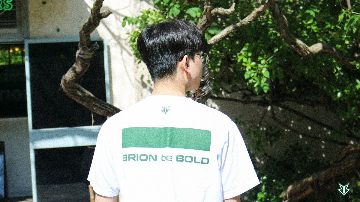 Brionesports's tweet photo. 모신의 축복이 끝이 없네..
어디에서 찍어도 화보🤲
*모건 착용👔
-2023 브리온 Green Rectangle T셔츠 / L(100)
🛒https://t.co/i2vbdHnSUa (Link in bio)
#BRION #BROSHOP #BROSTYLE #Morgan https://t.co/9n0n2gaIVY