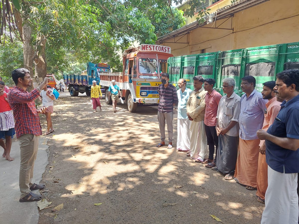 DoKozhikode's tweet photo. Awareness program conducted for truck drivers regarding maintaining cleanliness in depot premises, at FSD Thikkodi on 26.04.2023 @FCI_India @FciKerala @fcisouthzone_pr https://t.co/m9FYsrUYBm