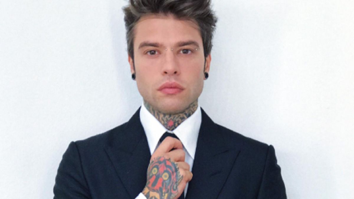 #Fedez sempre in prima linea per i diritti sostiene di percepisci laureato e rivendica la laurea ad honorem per il percorso extra scolastico fatto