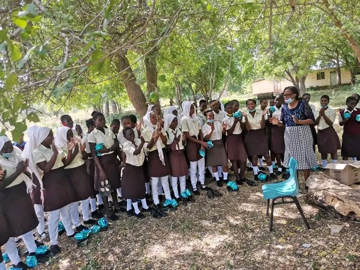 milka31hadida's tweet photo. Different Schools, different kilometres🙏i make sure i visit 2 primary school and 2 secondry school😊 let's continue keeping our girls in schools. @ArapWalta @CKyobutungi @DFG_Advocacy @DixonNungoh @Kiptoo024 @KenyaRedCross @Kiptoo024 @MikeyMuriithi @VeeKativhu @KadzicheKatana https://t.co/x5ITvNzIfs