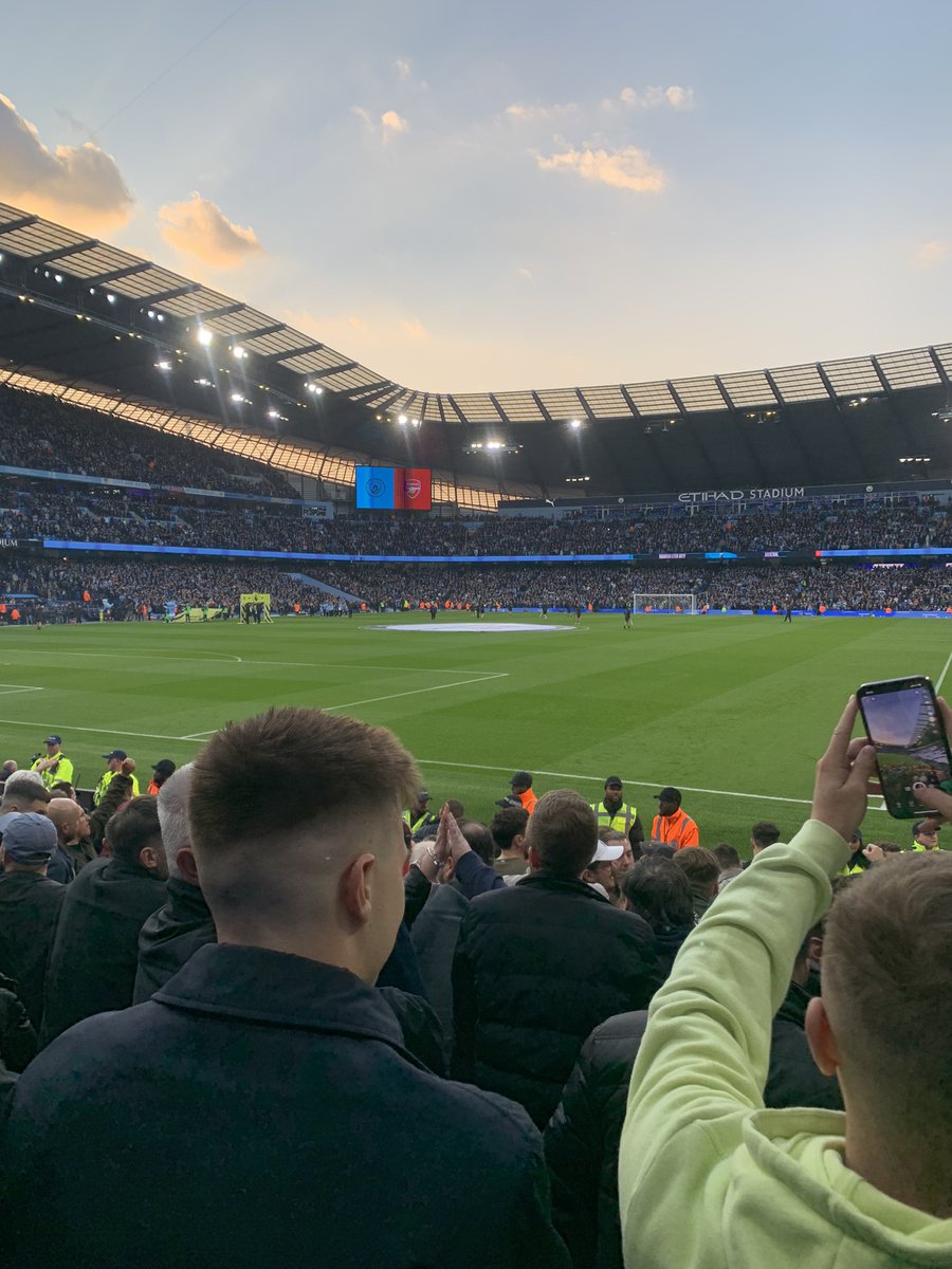 tommylowry's tweet image. Disappointing performance last night. On we go to Tuesday night 🔴⚪️