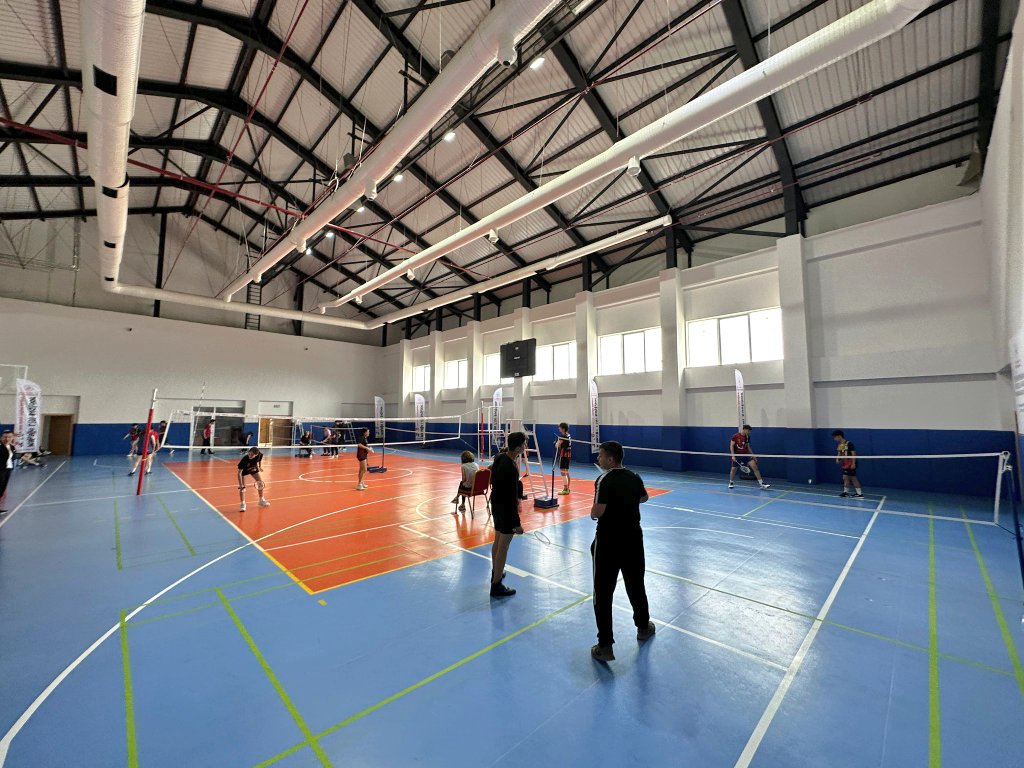GSB_Osmaniye's tweet photo. Gençlik ve Spor Bakanlığı Spor Hizmetleri Genel Müdürlüğü tarafından düzenlenen "Arkadaşını Bul, Takımını Kur Mahalle Ligi" projesi kapsamında ilimizde planlan Badminton Müsabakaları 15 takim 60 sporcunun katılımıyla Çok Amaçlı Spor Salonunda başladı. https://t.co/DmSWU3BaiJ