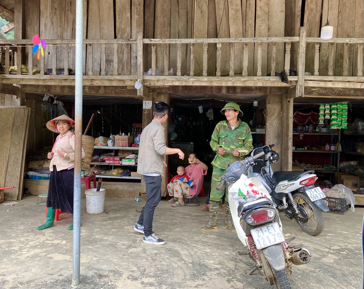 crypticglasgow's tweet photo. Great hikes through the rice fields today &amp; with the sun out the green is so vibrant! How to keep an ☘️ lady happy 😉 Back to Hanoi tomorrow = 7 hours by car. @vnc_ptk  @vnbritish @britisharts
#monsoonmusicfestival
#UKVNSeason #OurFutureTogether #CultureConnectsUs #cathieboyd https://t.co/sZyU5iPioy
