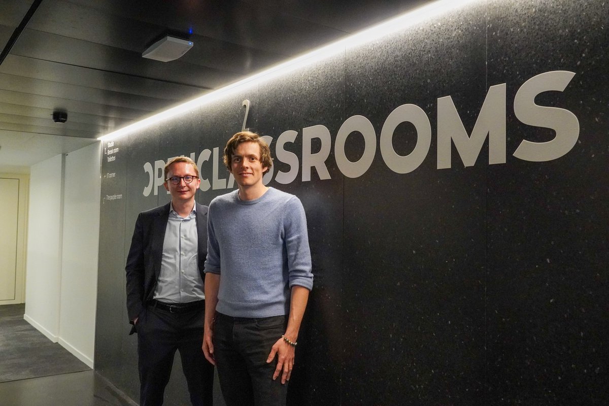 midy_paul's tweet photo. Le plein emploi passe par le numérique, objectif d’@OpenClassrooms et son CEO @p_dubuc, qui visent à rendre l’enseignement et la formation accessibles à tous, grâce à leur plateforme en ligne.

👉 Ils contribueront à notre promesse de 400 000 experts numériques d’ici 2030. https://t.co/apVmwe6qDP