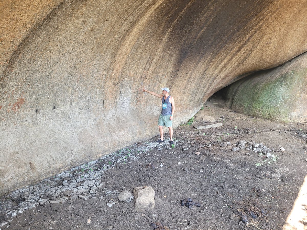 gregorDbader's tweet photo. Closing the field season in #eswatini with the usual visit at #Sibebe. Recently had the pleasure to work on the MSA & LSA assemblages from the site excavated in 1981. #rockart very faded but typical for eswatini. #sara_swazi. @geobiodiversity @dai_weltweit https://t.co/Y5jyai18pD