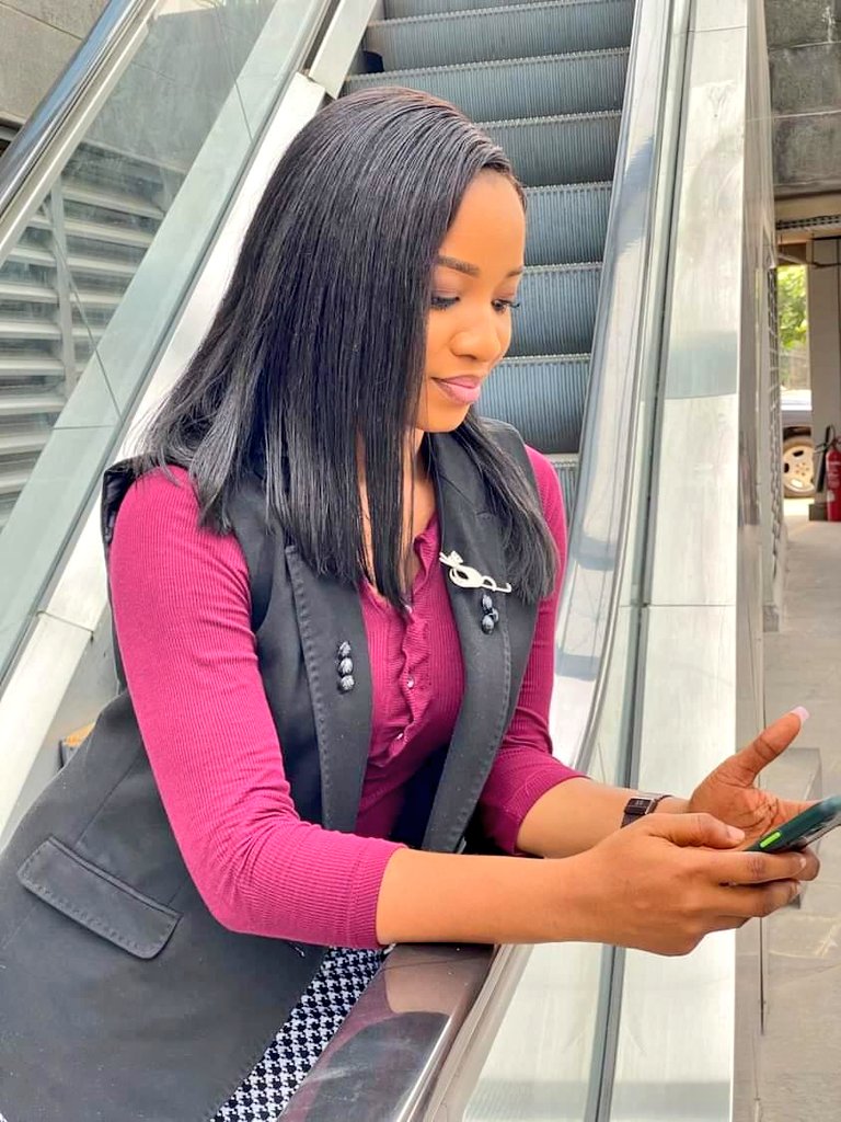 YinyeSwit's tweet photo. Life is full of beauty. Notice it. Notice the bumble bee, the small child, and the smiling faces. Smell the rain, and feel the wind. Live your life to the fullest potential, and fight for your dreams.
#SportsDiva 💞 https://t.co/iegteOqJKc