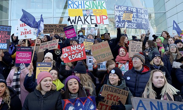 BREAKING: Government wins High Court legal challenge on RCN strikes.

The strikes will now end at midnight on Monday, 1 May instead of 8pm Tuesday, 2 May.

More to follow…

rcni.com/keywords/nurse…