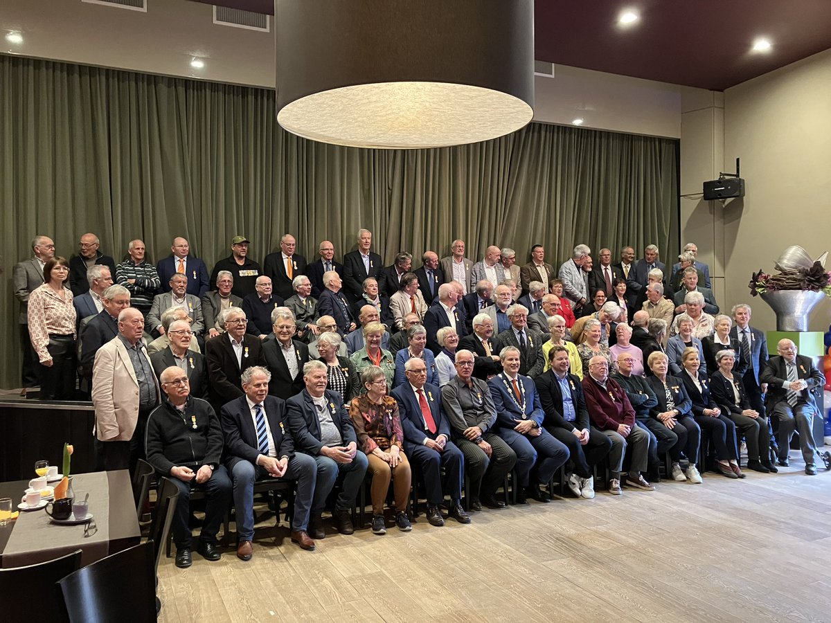 Mooie bijeenkomst in Diessen met alle Hilvarenbeekse gedecoreerden. Prachtig om te zien hoeveel mensen zich met hart en ziel inzetten voor hun medemens. Proficiat allemaal!
