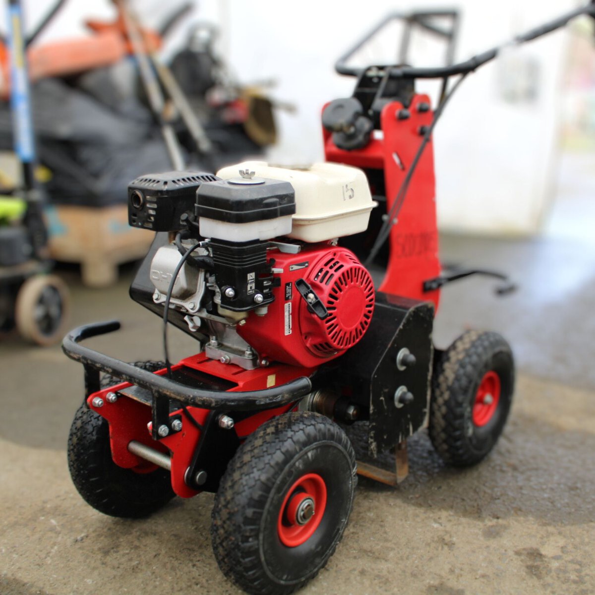 If you're looking to transplant grass or lift it for earth works look no further than our Camon turf cutters, these simple to use machines are designed to cut grass into easy to roll strips.  

#turfcutter #planthire #toolhire #wicklowhire #lawncare