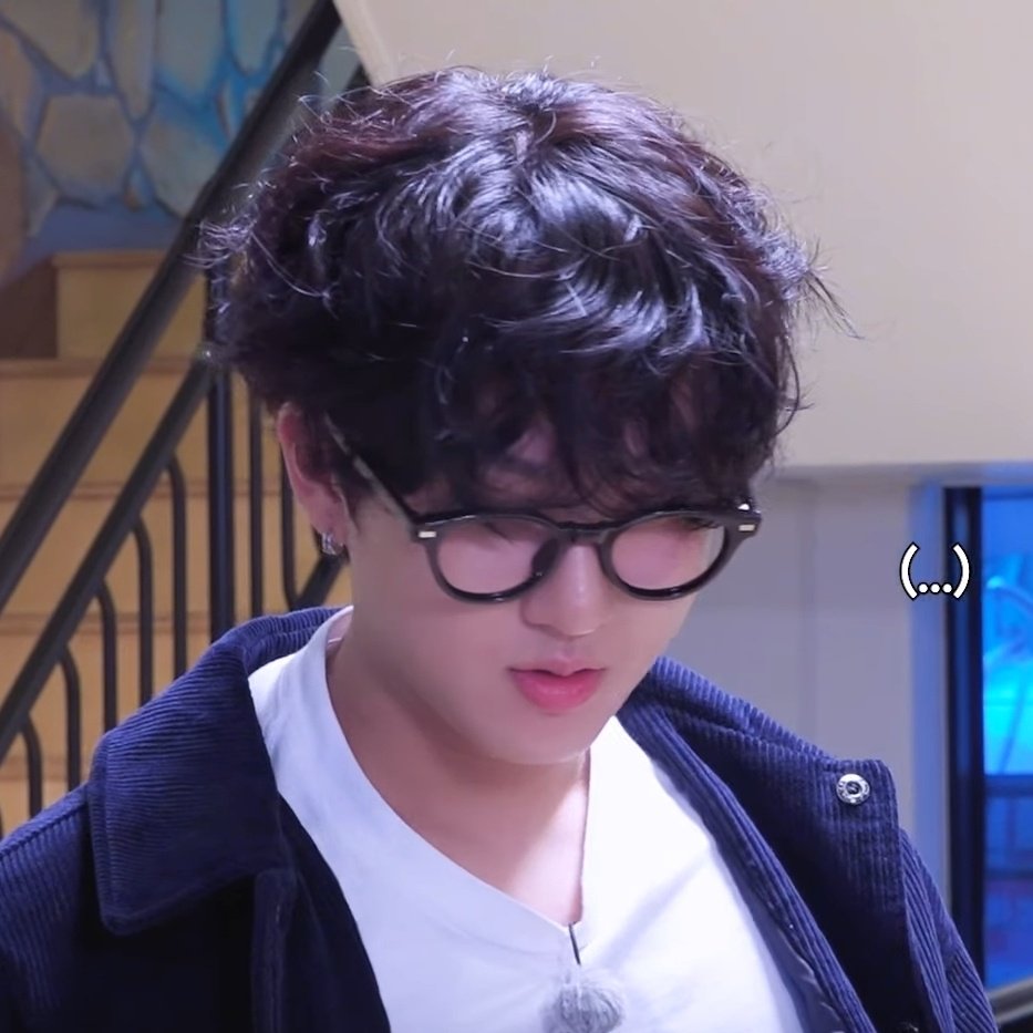 onlychangbin's tweet image. CURLY HAIRED CHANGBIN WITH GLASSES HELP
