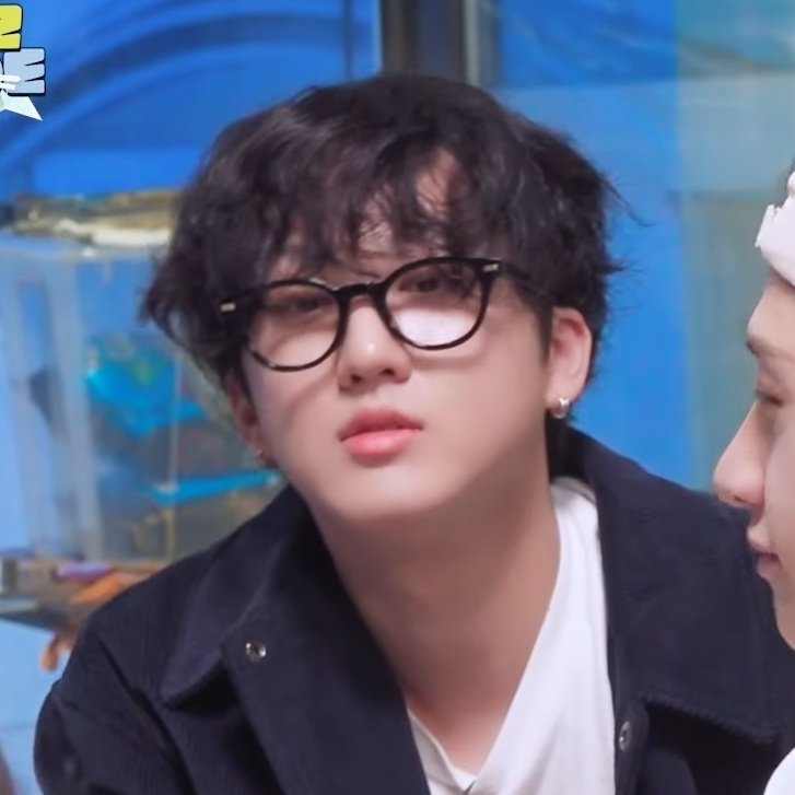 onlychangbin's tweet image. CURLY HAIRED CHANGBIN WITH GLASSES HELP