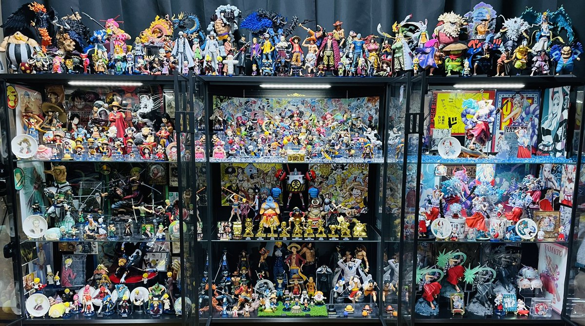 フィギュア棚    ワンピースフィギュア 全て コレクションケースの棚きたので少しいじりました！ コレクション