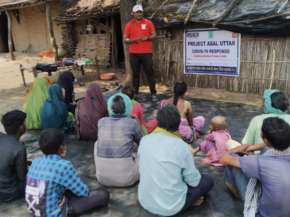 glra_india1966's tweet photo. At Sendhwa (MP), awareness and sensitising programme for the villagers on #sanitation, #personalhygiene and sprinkling of lime powder at stored water to avoid #malaria / #dengue and other #communicablediseases .
#covid19 #Asaluttar #globalhealth #DAHW #GLRA #publicawareness https://t.co/tqtC7sf5G2
