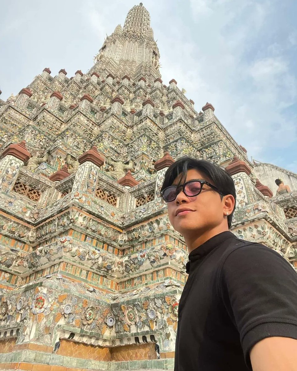 Sparkle_GMA's tweet photo. #TheWriteOne star Royce Cabrera is enjoying the sights while in Bangkok, Thailand for a much-needed break and relaxation. 🤗

#RoyceCabrera https://t.co/h0tPgEMTpQ