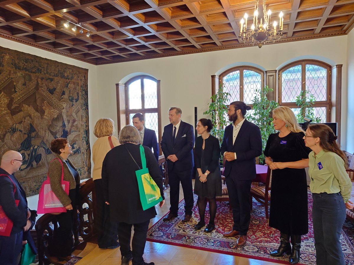 PLinstStockholm's tweet photo. Gårdagens välkomstmingel för deltagare av Creative Europe Desks konferens på @PLinSweden som anordnades av Polska institutet å EUNIC Stockholms vägnar (@pRUSZKIEWICZ är EUNICs ny ordförande) med stöd av Creative Europe Desk Sweden, EUNIC Stockholm, @Filminstitutet &amp; @Kulturrdet. https://t.co/9ai27nTmjS