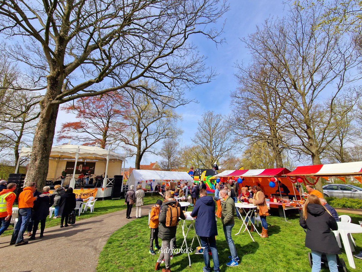 ArjaKastelein's tweet photo. En dan stil blijven staan... ๐ฌ๐คญ #sfeertje #engelsetuin #thewoods ๐ถ๐๐ต๐น๐ธ #zon #muziek #genieten #Koningsdag2023 #Harlingen #Fryslรขn ๐๐๐๐ฅณ๐๐
๐ณ๐ฑ๐๐โโ๏ธ https://t.co/glUpDMm1Wy