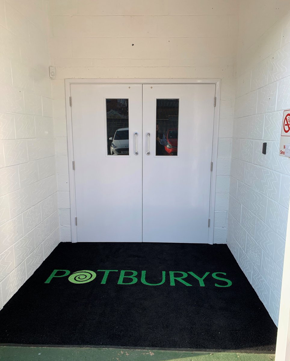 PotburysRemoval's tweet photo. Our new Self Storage facility is now open in Sidmouth. If you'd like a unit, please give us a ring on 01395 517304 #selfstorage #sidmouth https://t.co/J2rJLVcikM