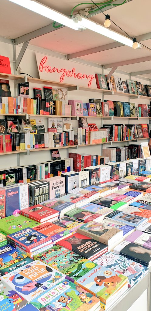 Bangaranglibros's tweet image. ¡Estamos en la Fira del llibre de València! @firallibrevlc