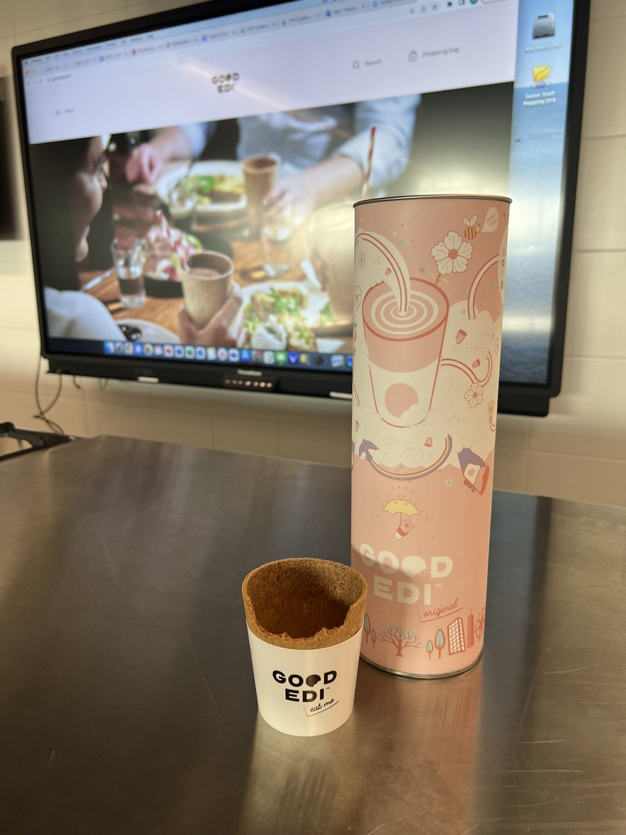 RachelNoonan01's tweet photo. Each year in Australia 1 billion takeaway cups are being sent to landfill. Today, Year 12 Food Tech students Loreto Kirribilli analysed the innovative features and benefits of sustainable packaging by eating it! 
#foodinnovation https://t.co/vbflufi30F