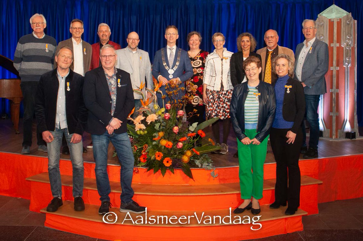 AalsmeerVandaa's tweet photo. Vereerd met koninklijke onderscheiding. #Lintjesregen #Aalsmeer verblijdde dertien plaatsgenoten. https://t.co/rFsbXootmR https://t.co/ZdoLHbSmcn