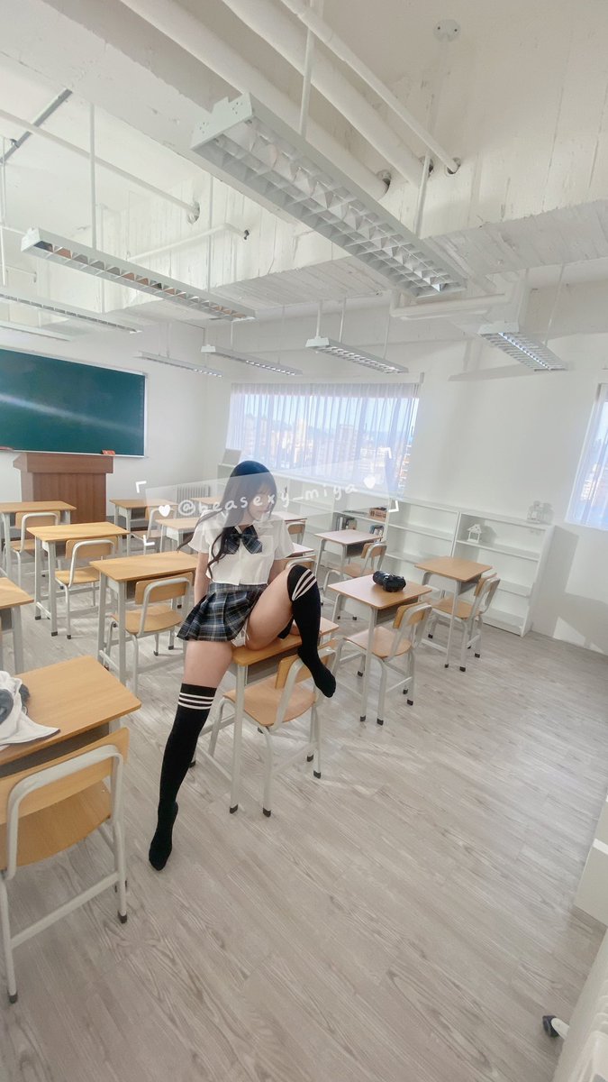 說好的肉體交換課🤤

老濕沒經驗會怕不敢來

都穿好情趣服了🥺

誰要代替老濕來上我

想知道夫妻情侶交換

野外露出，是什麼

感覺😋😋

#露出拍摄 
#清新局
#肉慾局
#同房交換
#只會打廢文的Ben https://t.co/vX9YOv9kpj