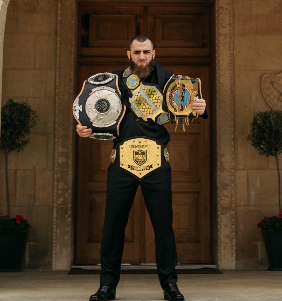 A_Tricomitis's tweet photo. @danawhite @seanshelby @Mickmaynard2 https://t.co/uwXMDs4ROP