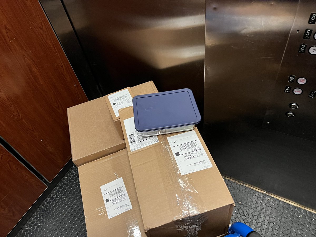 AndreDecoteau's tweet photo. UPS Drop Off for my OA orders headed to Texas, Las Vegas FC for Amazon FBA no excuses right now at 7am before the main gig.  @thebuyboxio #DiscordServer #amazonfba #amazonoa #recessionproof https://t.co/GDpou3rBwW