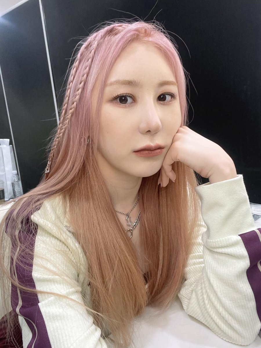 official_LCY's tweet photo. [#CHAEYEON_pic📸] 23.04.27 엠카운트다운

무대마다 레전드 경신✨ 오늘도 채리쉬의 마음을 KNOCK 하는 채연이한테 문을 활짝 열어주세요👐🏻❣

#이채연 #LEECHAEYEON 
#OverTheMoon #KNOCK https://t.co/H83yFcL6fC