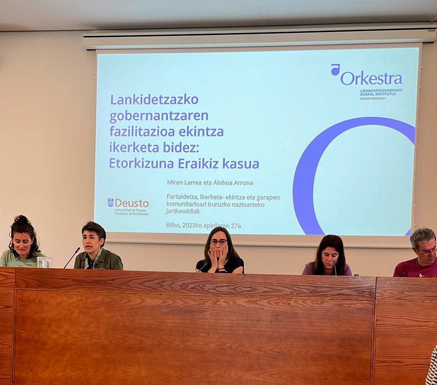 orkestra's tweet photo. 🔹@miren_larrea eta Ainhoa Arrona (@nohanohah) ikertzaileek @EEGipuzkoa kasuan oinarritutako ikasketak partekatu dituzte gaur #ParteHartuz2023 jardunaldietan. Ekintza ikerketaren bitartez eraikitako lankidetzazko gobernantzaren fazilitazioaz aritu dira ➡️https://t.co/bREQDLRYEH https://t.co/7sU7NmYPFn