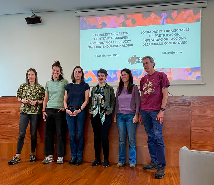 orkestra's tweet photo. 🔹@miren_larrea eta Ainhoa Arrona (@nohanohah) ikertzaileek @EEGipuzkoa kasuan oinarritutako ikasketak partekatu dituzte gaur #ParteHartuz2023 jardunaldietan. Ekintza ikerketaren bitartez eraikitako lankidetzazko gobernantzaren fazilitazioaz aritu dira ➡️https://t.co/bREQDLRYEH https://t.co/7sU7NmYPFn