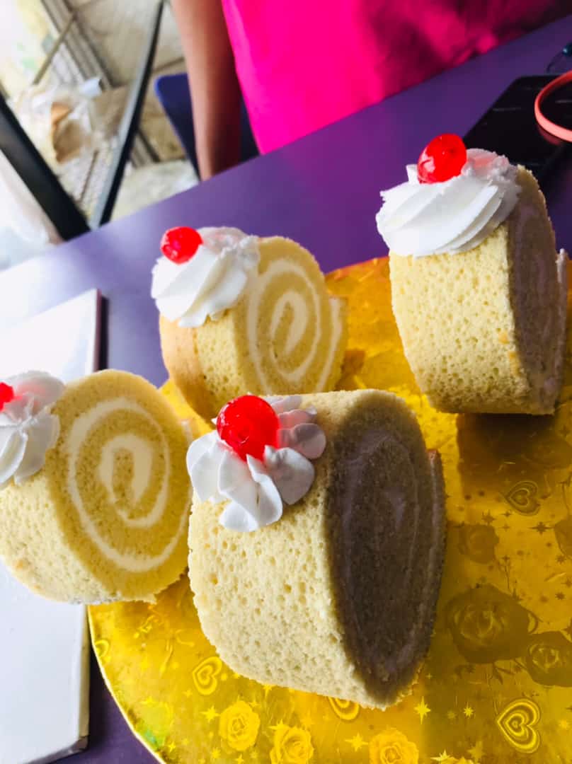 ramychel's tweet photo. Hello family, I'm into catering and decoration. I bake beautiful and lovely cakes also crunchy, delicious, milky chin-chin. Slide into my DM to place your orders ❤️ https://t.co/4rO95VvQ7i