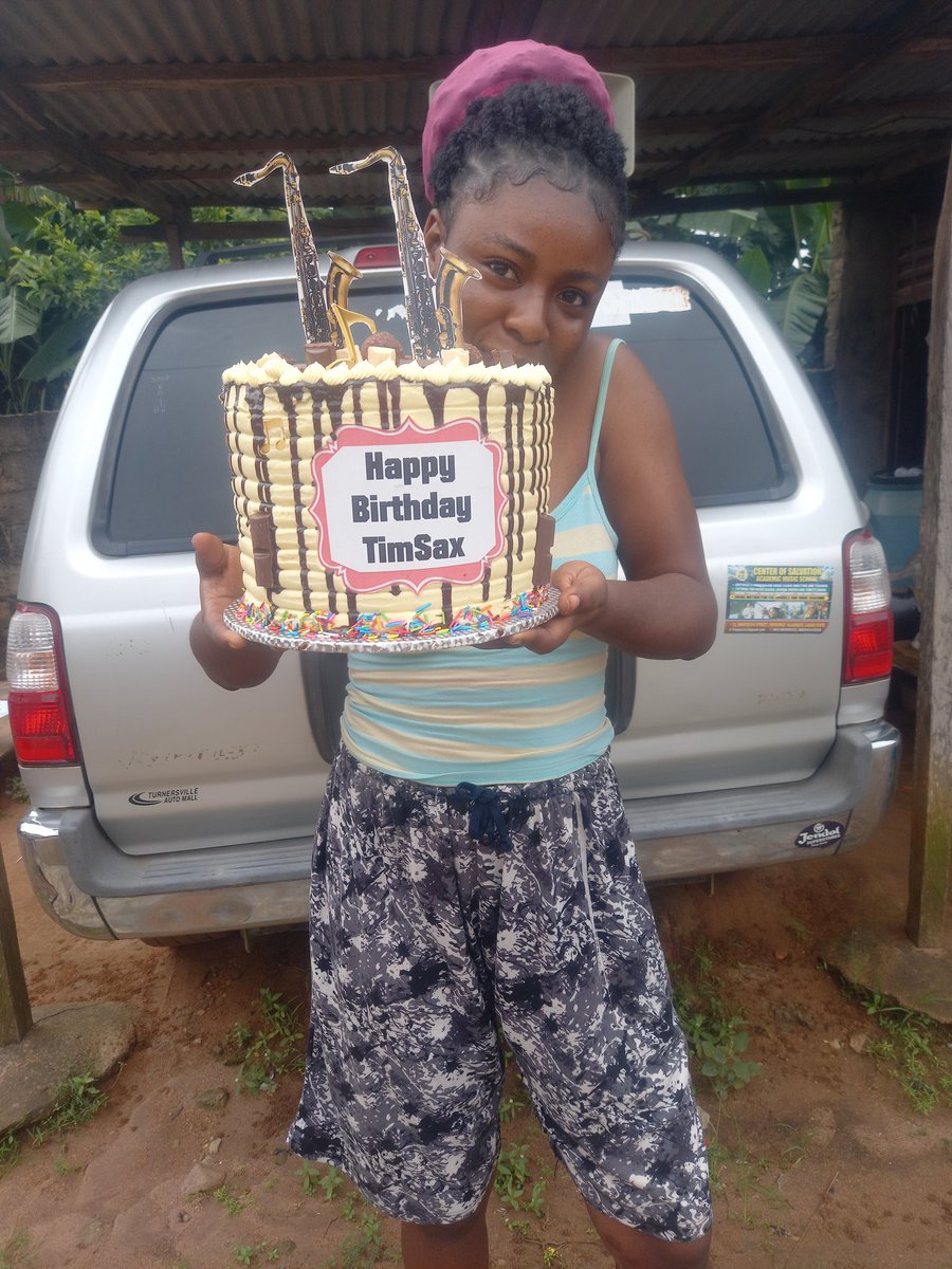 ramychel's tweet photo. Hello family, I'm into catering and decoration. I bake beautiful and lovely cakes also crunchy, delicious, milky chin-chin. Slide into my DM to place your orders ❤️ https://t.co/4rO95VvQ7i