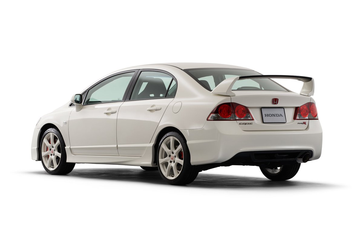 Honda_History's tweet photo. 【歴代ホンダ車 2000年代】
☆シビック TYPE R (FD2) '07☆
2007年3月、8代目シビックに運動性能を徹底的に研ぎ澄まし、操るよろこびを追求したピュアスポーツモデル「TYPE R」誕生!!
水冷直列4気筒DOHCエンジン、排気量1,998cc
最高出力225ps/8,000rpm、最大トルク21.9kgf・m/6,100rpm https://t.co/AsAiBOstBh