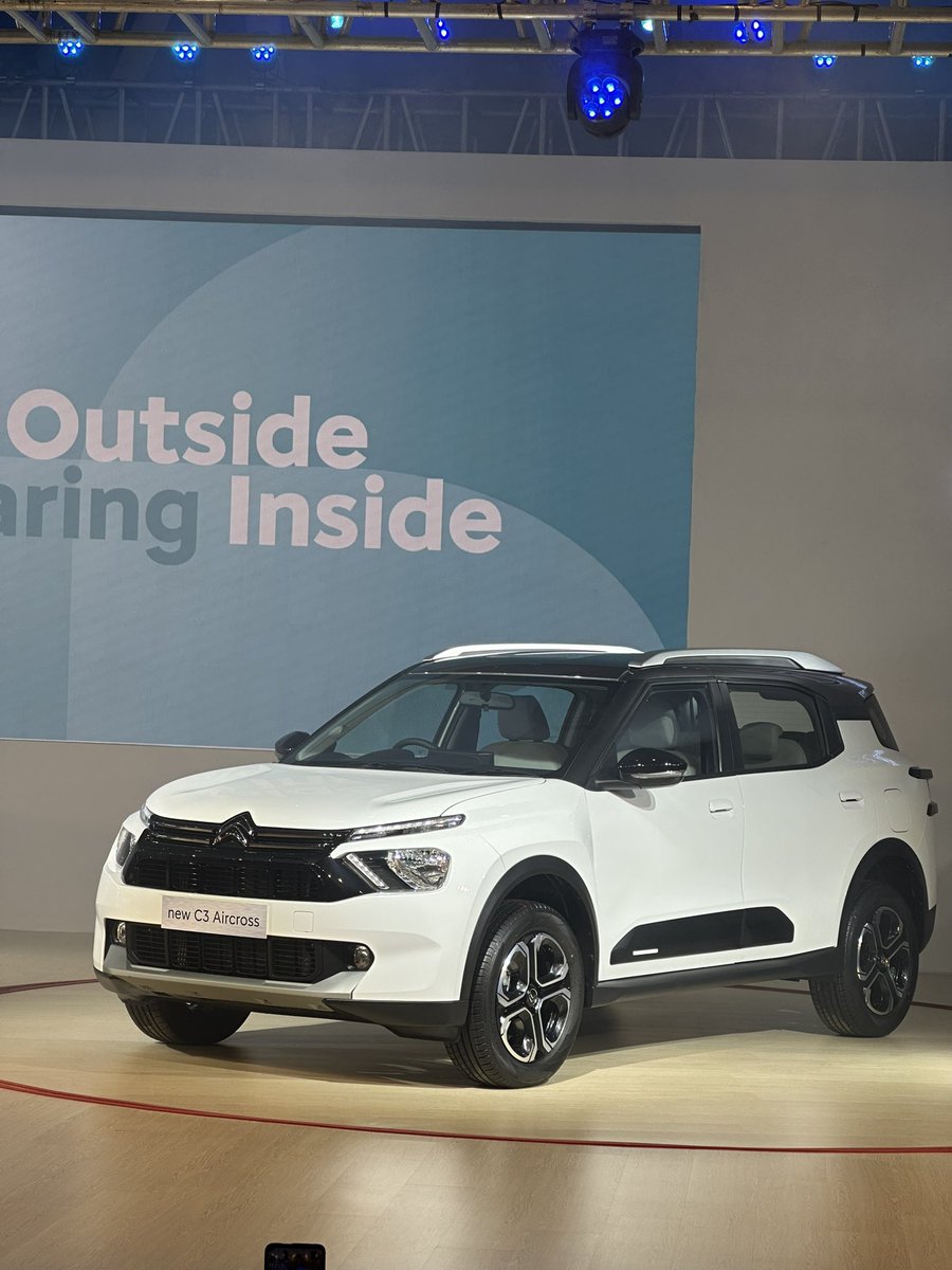 askabtauto's tweet photo. REVEALED: Here’s your first proper look at the #CitroenC3Aircross midsize SUV. India launch in the second half of 2023
5- and 7-seater versions
4.3 metres long
1.2-litre turbo petrol
17-inch wheels 1 200mm ground clearance |2671mm wheelbase
Third row completely removable https://t.co/2HiKmo1gnE