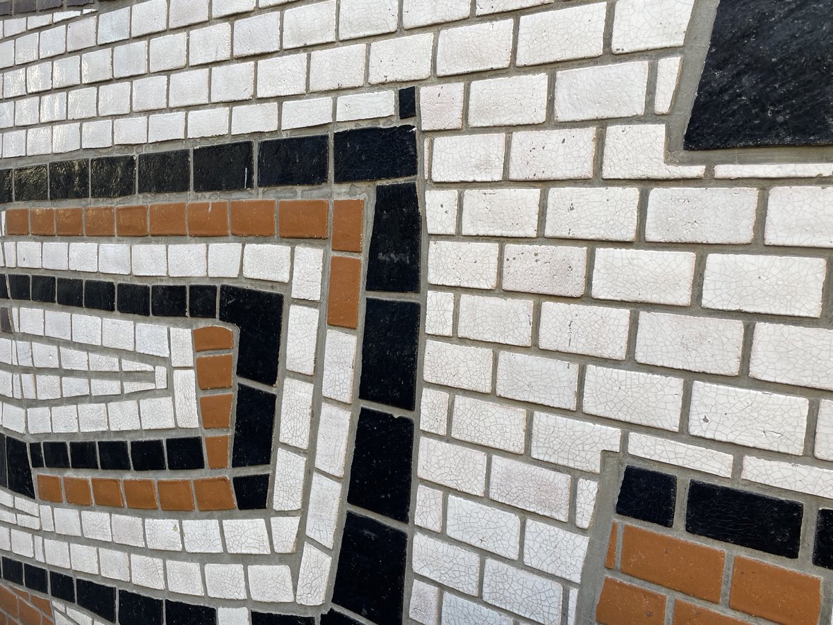 Tile_Style tweet picture
