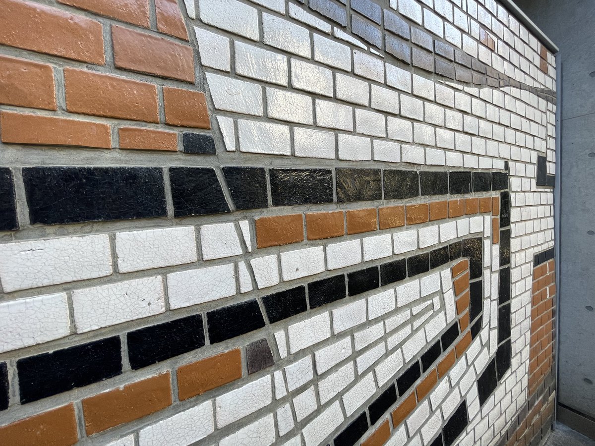 Tile_Style tweet picture