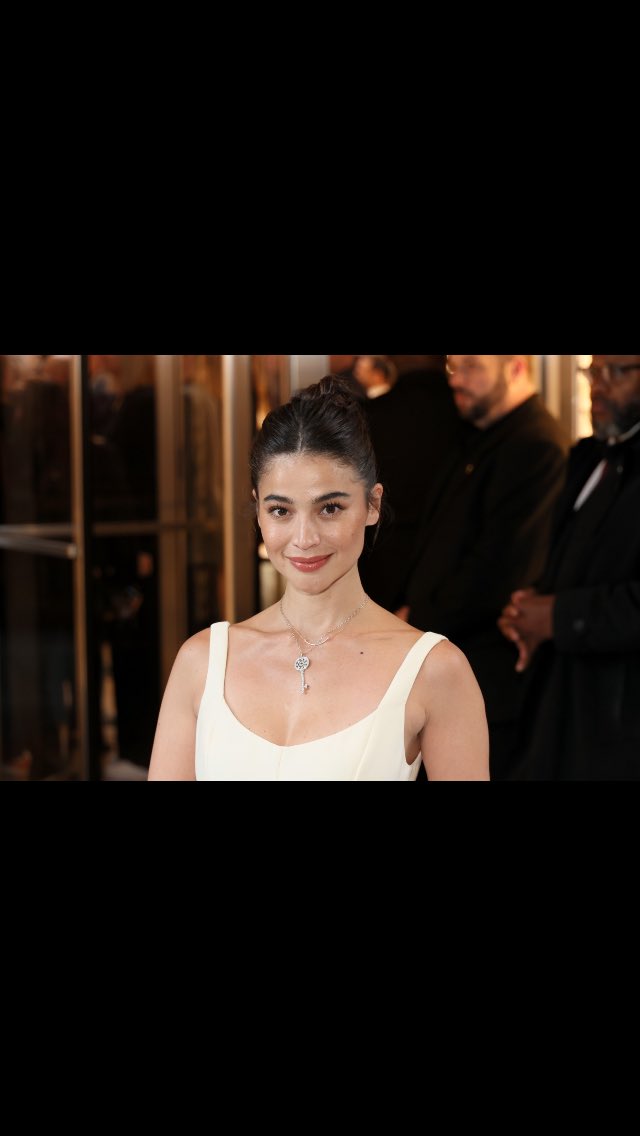 aldwin_cortes's tweet photo. Look here @lizasoberano ang layo mo talaga kay @annecurtissmith oh kahit pina simple lang ang ganda tingnan ang #class eh ikaw ang #th mo gurl hehehhehe #pokpok #slut @CARELESS_PH ang sagwa👎👎👎 #yuck https://t.co/KK2MvCxBjN