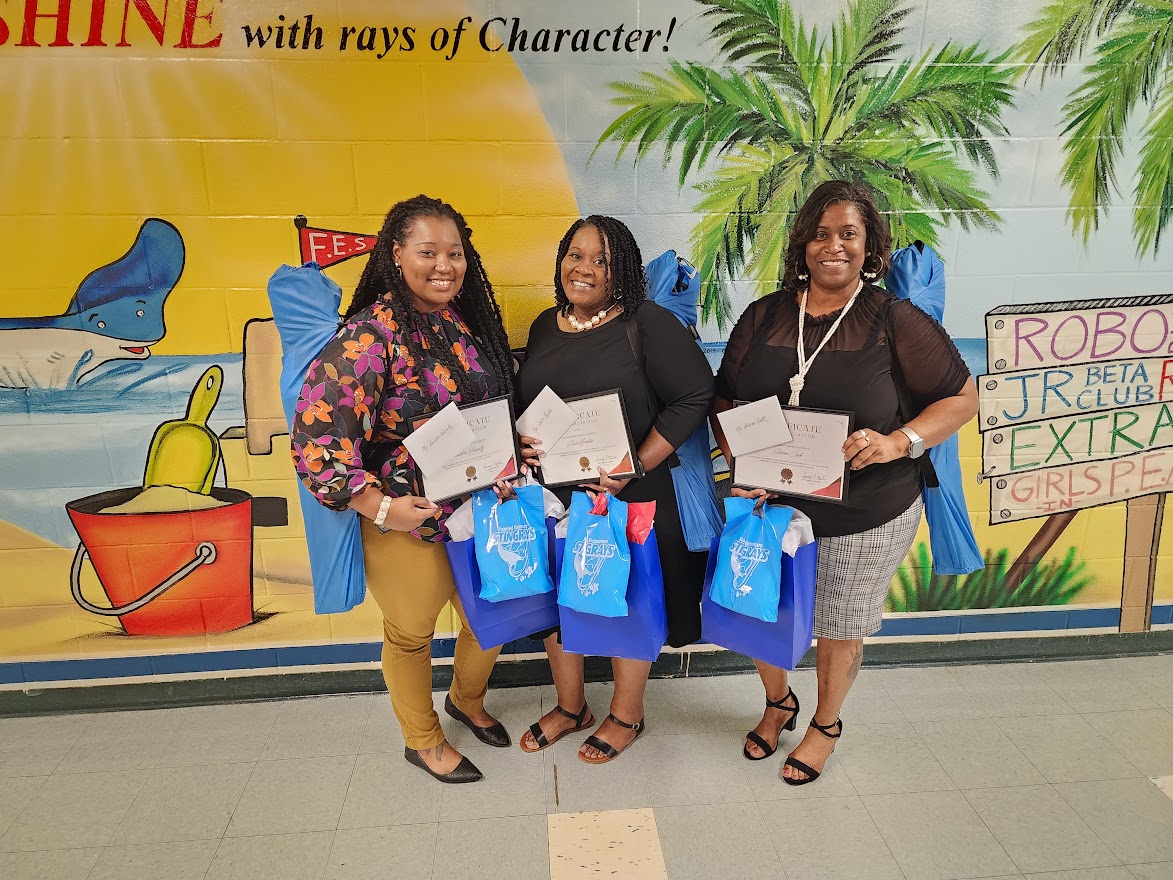 FESstingrays's tweet image. Fairfield Elementary celebrates our amazing team in recognition of Administrative Professionals Day!  Excellent example of teamwork!