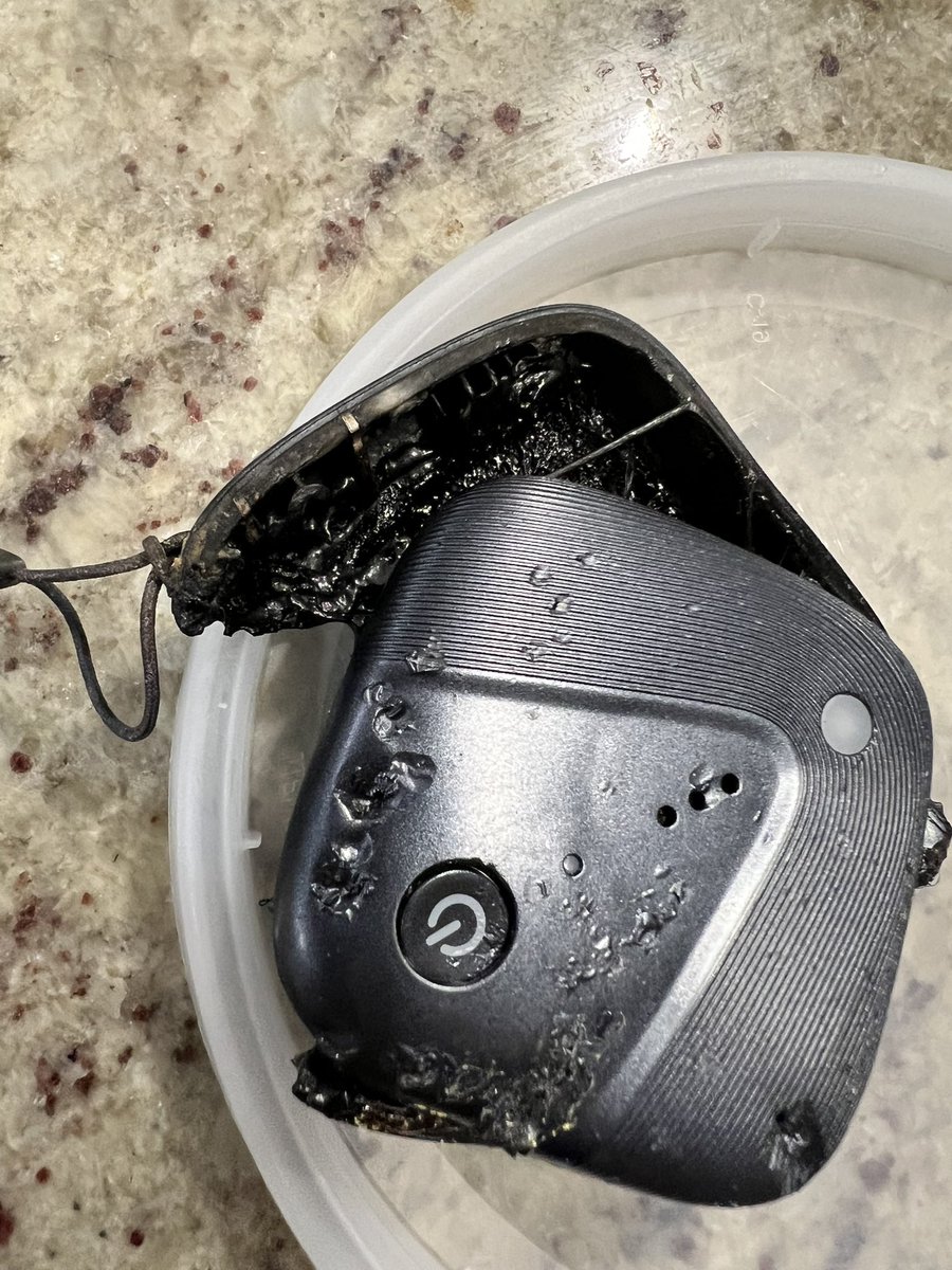 sidneyshah's tweet photo. TMobile syncup tracker caught on fire- burned my dog! Mom was burned while trying to remove it. #tmobile won’t do anything!!! #tmobile #PETA #BBB #thisdogisonfire #ShunnarahInjury #humanesociety #forthepeople #mmforthepeople #TmobileHelp #TeamMagenta #gbhs https://t.co/fdFEoJFyKM